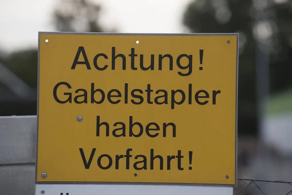 Ein Gabelstapler Der Lagerlogistik Für Fracht Und Gütertransport — Stockfoto