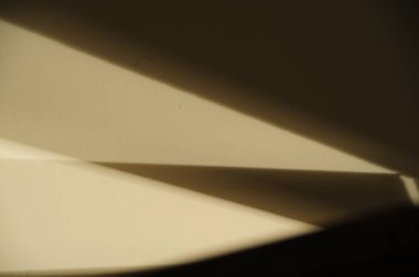 Işık ve gölge ve aydınlık ve karanlık arasındaki zıtlık