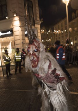 Avrupa folklor figürü Krampus, Krampus 'un yılbaşı sezonunda koştuğu yerde.