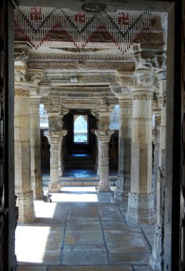 Hindistan 'da Hinduizm dininde bir Hint tapınağı ya da mandir.