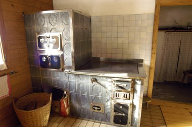 Dairenin iç tasarımının bir parçası olarak eski mutfak