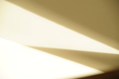 Işık ve gölge ve aydınlık ve karanlık arasındaki zıtlık