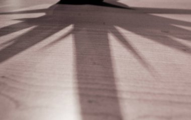 Işık ve gölge ve aydınlık ve karanlık arasındaki zıtlık