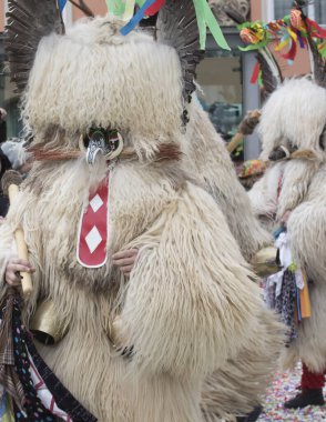 Slovenya 'daki Kurentovanje veya Kurenti adlı popüler karnavalda maskeli insanlar