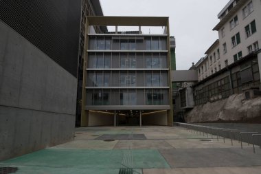 Modern bir binanın ön tasarımı, mimarisi ve tasarımı