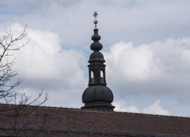 Hıristiyanlıkta bir kilisenin çan kulesi, Hıristiyan dininde kutsal bina