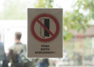 Kışın daha iyi enerji kullanımı için binalarda ve evlerde termal yalıtım