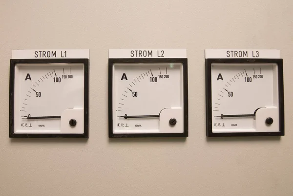 electrical current measurement and a display with an ampere meter