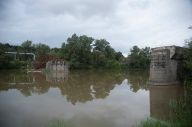 Romanya 'da hasar gören paslı köprü, sanayi krizi ve ekonomik kriz