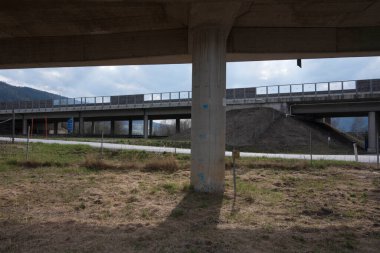 karayolu trafiği ve ulaşımı için bir otoyol kavşağı veya kavşak