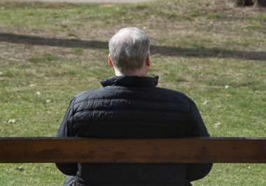 Oturacak ve oyalanacak bir bank, dinlenme ve stres atlama