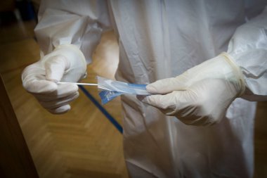 Corona virüsü ya da SARS-CoV-2 enfeksiyonunu tespit etmek için Covid-19 testi