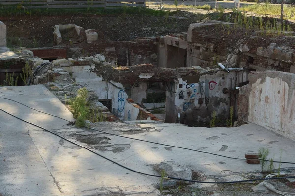 Αποσύνθεση Και Δομικές Ζημιές Κτίρια Εγκαταλελειμμένα Σπίτια Αγροτικές Περιοχές — Φωτογραφία Αρχείου