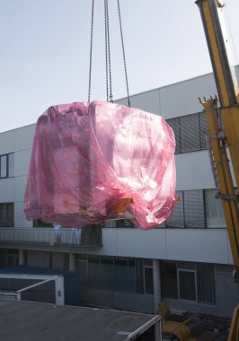 endüstriyel ekipmanların endüstriyel işçiler tarafından montajı ve montajı