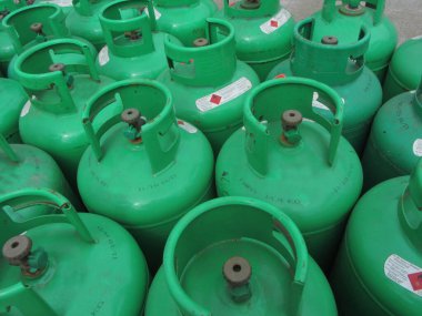 Depolama ve taşımacılık için gaz tüplerine doldurulmuş.