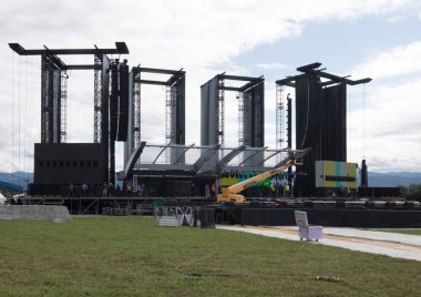 Gelecekçi ve deneysel yapı mimarisi, modern ve yenilikçi tasarım yaklaşımları