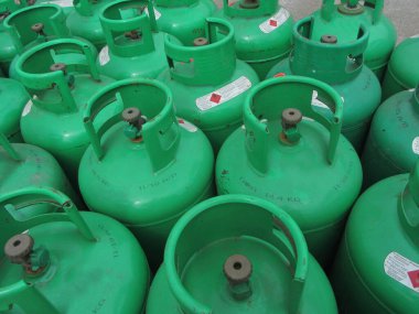 Depolama ve taşımacılık için gaz tüplerine doldurulmuş.