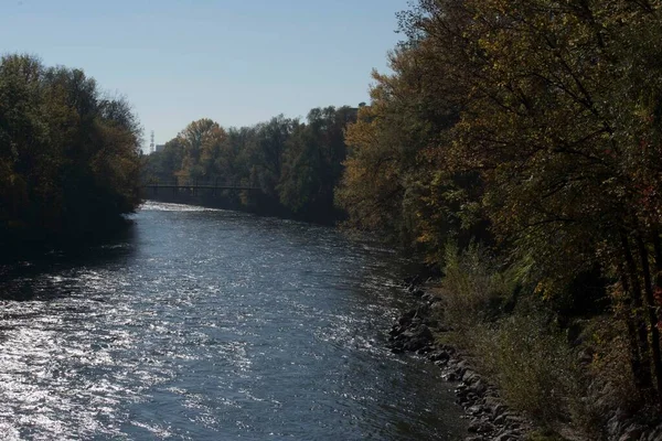 Rzeka Lub Strumień Woda Rzeczna Naturalnym Krajobrazie — Zdjęcie stockowe