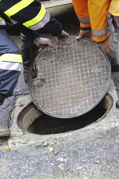 строитель в гидротехнике, строительных работах и управлении водными ресурсами