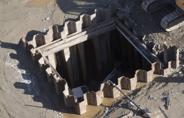 Su ve atık su temini için hidrolik mühendisliğinde kanalizasyon inşaatı