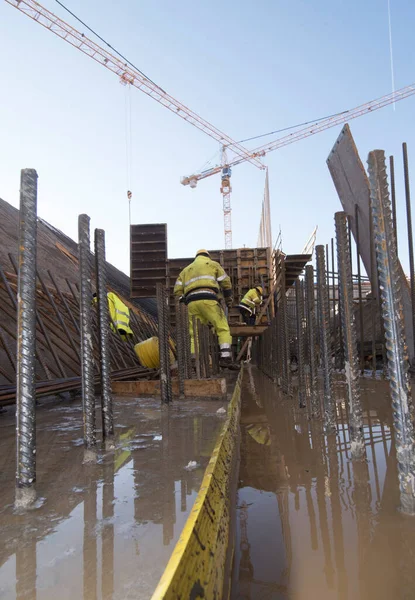 Trabalhador Construção Civil Num Estaleiro Empregado Indústria Construção — Fotografia de Stock