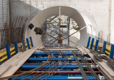 Su ve atık su temini için hidrolik mühendisliğinde kanalizasyon inşaatı