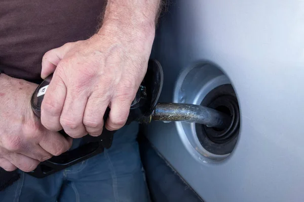 Reabastecimento Carro Com Gasolina Posto Gasolina — Fotografia de Stock