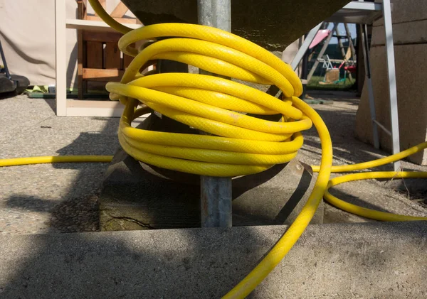 Garden Hose Watering Plants Garden — Stock Photo, Image