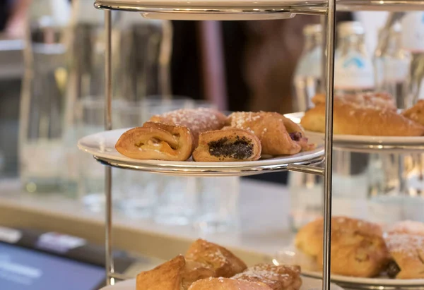 Croissant Una Hojaldre Panadería Como Desayuno Comida Postre —  Fotos de Stock