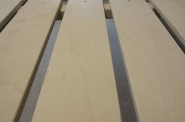 Kalıplar ve ahşap tanecikler, ahşap yüzeydeki yapılar