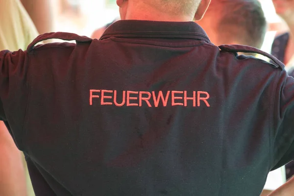 Ein Feuerwehrschild Deutscher Sprache Feuerwehr Rettungs Und Rettungsdienste — Stockfoto