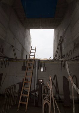 Su ve atık su temini için hidrolik mühendisliğinde kanalizasyon inşaatı