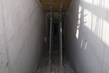 Su ve atık su temini için hidrolik mühendisliğinde kanalizasyon inşaatı