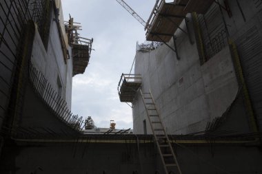 Su ve atık su temini için hidrolik mühendisliğinde kanalizasyon inşaatı