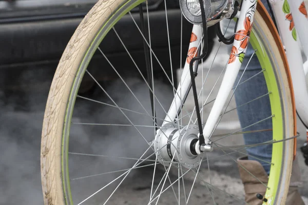Partikelformiga Ämnen Och Avgasföroreningar Vid Cykling Gatan — Stockfoto