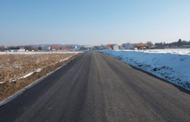 Yol yapımı, trafik altyapısı ve hareketliliğinde asfalt ve asfalt