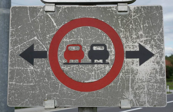 Обгон Запрещен Проходит Дорожный Знак Дороге — стоковое фото