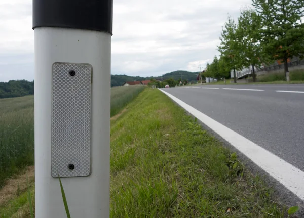 Marcação Rodoviária Posto Reflector Como Medida Segurança Estrada — Fotografia de Stock