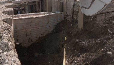 Su ve atık su temini için hidrolik mühendisliğinde kanalizasyon inşaatı