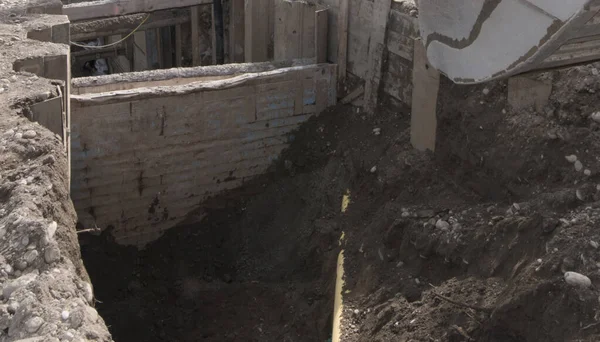 Su ve atık su temini için hidrolik mühendisliğinde kanalizasyon inşaatı