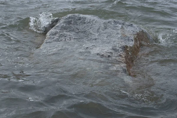 Su hızının ve türbülansın arttığı nehir kesiminde hızlı