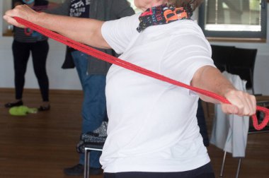 Spor olarak jimnastik ve yaşlılar için fiziksel spor