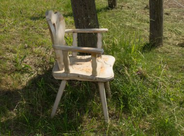 Oturup bahçede rahatlamak için sandalye ya da koltuk.