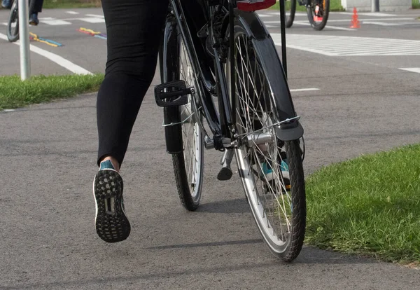 Jazda Rowerze Podeszłym Wieku Jako Sport Fitness Mobilność — Zdjęcie stockowe