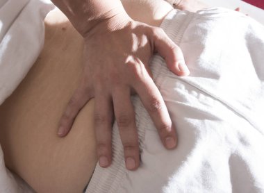 Sırt ve sırt ağrısı tedavisi için shiatsu masajı