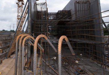 Su ve atık su temini için hidrolik mühendisliğinde kanalizasyon inşaatı