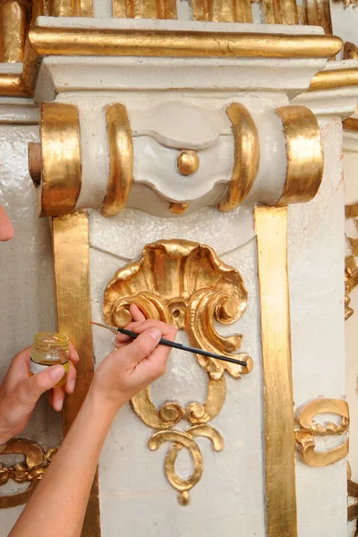 Restorer Manually Gilding Listed Interior Restoration Works Repairing Works — Stock Photo, Image