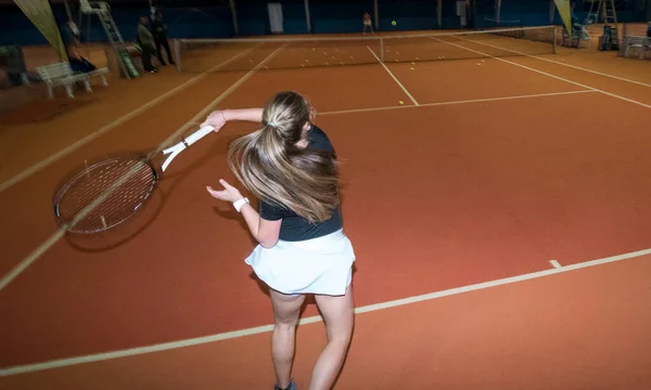 Jouant Match Tennis Dans Une Salle Tennis Sports Intérieur — Photo