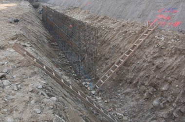 Su ve atık su temini için hidrolik mühendisliğinde kanalizasyon inşaatı