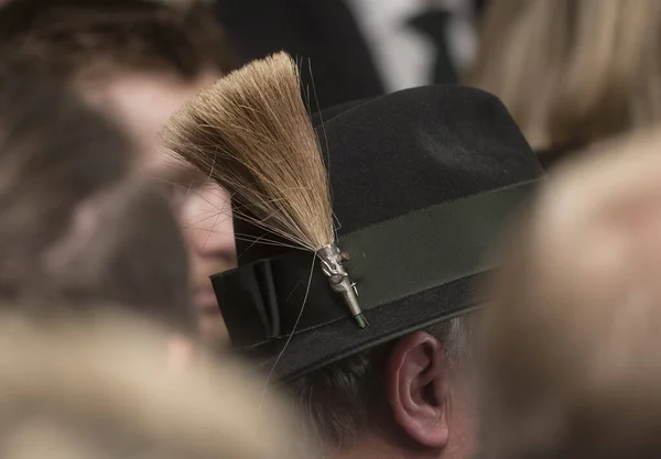 Tuft Chamois Hår Bärs Som Hatt Dekoration Del Traditionell Kostym — Stockfoto